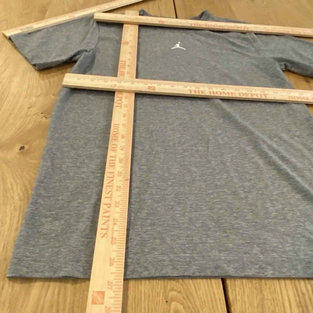Air Jordan Jump Man Center Logo Tshirt Youth XL Gray Athletic Shirt Cotton Blend